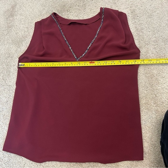 RW&CO burgundy red rock crystal rhinestone V-neck sleeveless blouse Sz XS - Picture 11 of 12